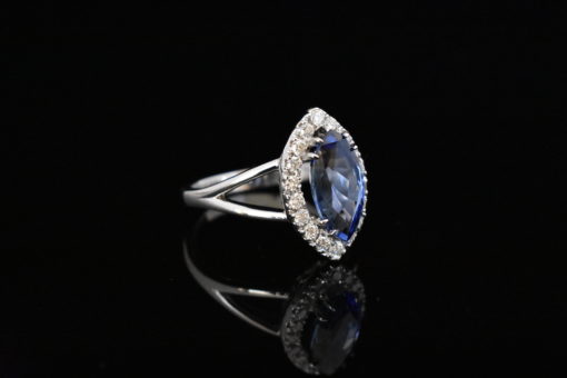 2.5Ct Sapphire 18k white gold ring - lorraine fine jewelry