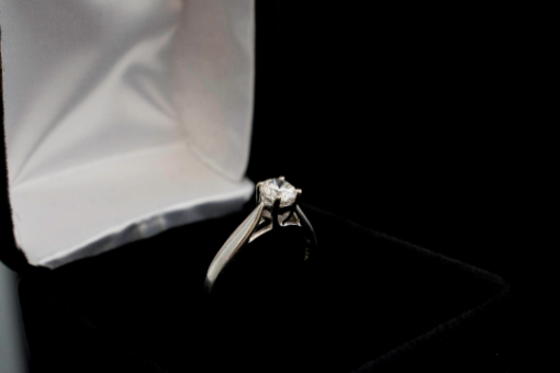 18k white gold diamond ring - lorraine fine jewelry