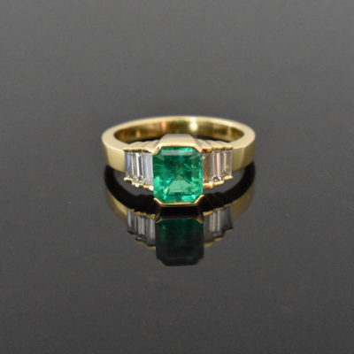 18K Gold Very Fine Emerald & Diamond Ring| Lorraine Fine Jewelry