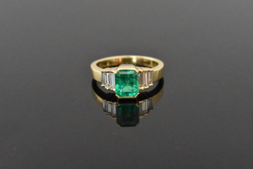 18K Gold Very Fine Emerald & Diamond Ring| Lorraine Fine Jewelry